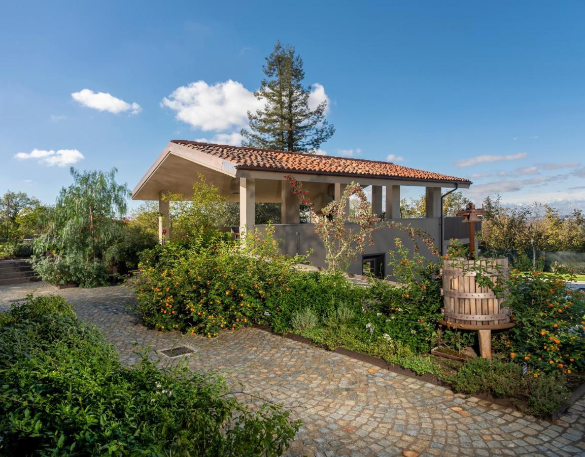 Agriturismo Speziale Wine Resort Verduno Экстерьер фото
